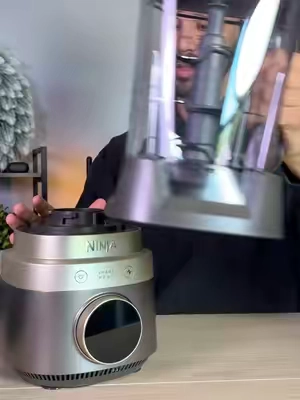 This thing is crazy #ninjakitchen #blender #smoothiemaker #ninja #tiktokshopstockup 