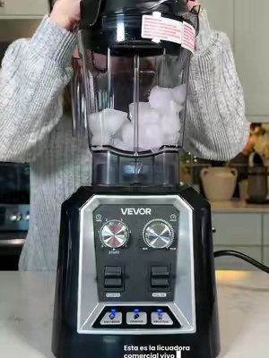 Esta es la licuadora comercial VEVOR, con hasta 2,200 watts de potencia y una jarra de 2 litros. Puedes ajustar la velocidad y el tiempo para licuar frutas y vegetales, triturar hielo, preparar salsas, purés y aderezos. La publicación también incluye función para moler. Por su capacidad, me parece práctica tanto para preparar comida en casa como para un restaurante, cafetería o negocio que trabaja con varias preparaciones al día.#licuadora #licuadoracomercial #professionalblender #tiktokshopcreatorpicks #tiktokshopstockup . . . . . . . . . . . . .  【Fallpicks】VEVOR Professional Commercial Countertop Blender - 68oz Family Size Smoothie Machine, Stainless Steel 3-Function Extra Power Frozen Drink Mixer Blender Combo for Crush Ice, Shakes licuadora comercial VEVOR 2200 watts, licuadora profesional de hasta 2200 W, licuadora VEVOR de 2 litros, licuadora VEVOR 68 oz, licuadora potente para cocina, licuadora de alta potencia con jarra grande, licuadora comercial para restaurante, licuadora para cafetería, licuadora para negocio de comida, licuadora para food truck, licuadora para preparar alimentos en cantidad, licuadora para cocina comercial, qué licuadora comprar para un restaurante, licuadora para triturar hielo, cómo triturar hielo en licuadora, licuadora para licuar frutas congeladas, licuadora para frutas y vegetales, licuadora para preparar salsas, cómo hacer salsas en licuadora, licuadora para hacer purés, licuadora para puré de frutas y vegetales, licuadora para preparar aderezos, licuadora para moler ingredientes, licuadora con velocidad ajustable, licuadora con temporizador, licuadora con función pulse, licuadora con cuchillas de acero inoxidable, licuadora grande para casa y negocio, VEVOR 2200 watt commercial blender, VEVOR 2 liter blender, VEVOR 68 oz blender, high power countertop blender, heavy duty blender for restaurant, blender for commercial kitchen, blender for cafe, blender for food truck, blender for food preparation, blender for crushing ice, blender for frozen fruit, blender for sauces and purees, blender for vegetables, variable speed commercial blender, commercial blender with timer
