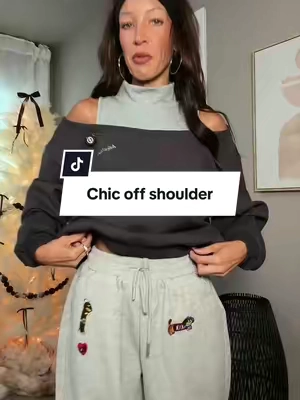 Aelfric Eden two-in-one off shoulder sweatshirt 🖤 Such a cool take on a basic fall shirt and so easy to style with leggings, jeans or trousers. #AelfricEden #OffShoulderSweatshirt #FallOutfits #CoolGirlStyle #FallFashion 