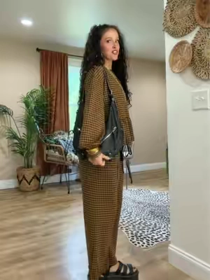 I’m 5’3 & 133 wearing a small in the color coffee✨🤎