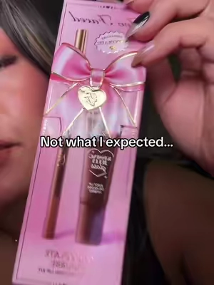 Okayyy this yummy chocolate mousse lip kit by Toofaced!  Limited edition and sooo freaking cute #toofaced #toofacedholiday #lipkit #giftsforher #holidaystockingstuffers 