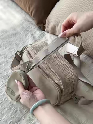 #crossbodybag #sportybag #everydayessentials #everydaybag #bagsmart 