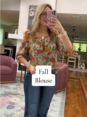 This fall blouse is giving vintage vibes and I’m here for it! Love the 3/4 length sleeves for fall. It is true to size but there is NO stretch. I’m 5’7” 140 in a size small. @Evaless official 
