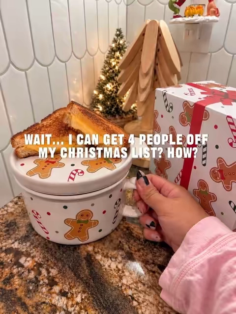 Okay this is SUCH a cute Christmas gift idea 😭🎁 The gingerbread soup mug comes with the matching lid + coaster and even comes packaged ready to gift. Perfect for moms, teachers, coworkers, neighbors or literally anyone who lives for soup + grilled cheese season 🎄🥣❤️ #christmasgiftideas #holidaygiftideas #soupseason #gingerbread #tiktokshopfinds 