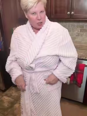 #tiktokshoprestock #womensbathrobe #robe #fluffyrobe #holidaygifts 