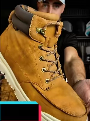 Men’s Bradley II Classic Boots bring a rugged look with everyday comfort, making them an easy choice for cooler days, outdoor adventures, and casual everyday wear. The classic boot design pairs a durable upper with a padded collar and tongue, elastic laces with a lace keeper, a heel pull tab, a removable HEYCOMF foam insole, and a lightweight rubber traction outsole. They’ve got that rugged HEYDUDE look without feeling like a heavy work boot—perfect for pairing with jeans, cargos, or your favorite outdoor gear. 🥾🔥🍂 #HEYDUDENewArrivalsCampaign #HEYDUDE #BradleyII #BradleyIIClassic #MensBoots    