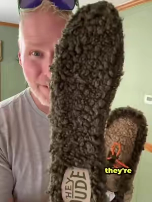 HEYDUDE Wally Slipper Mens Cozy Sherpa Slip On Shoes #TikTokShopCreatorPicks #tiktokshopstockup #toolupgrade #HEYDUDE #MensSlippers @HeyDude 