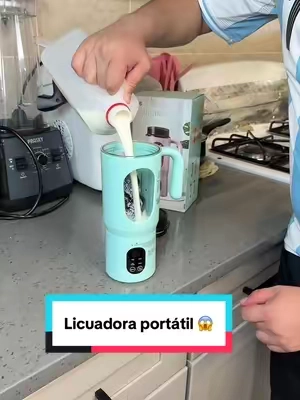 Preparar un batido nunca fue tan fácil. Compacta, recargable y perfecta para la casa, la oficina o los viajes. #TiktokChopCreatorPick #PortableBlender #SmoothieTime #KitchenGadgets #Juicing