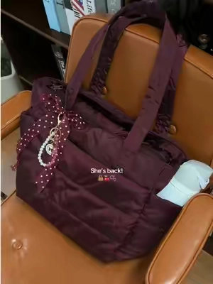 Cherry red is BACK🍒but only in limited quantities—first come, first served!💓#bagsmart #totebag #collegebag #everydaybag #unibag 