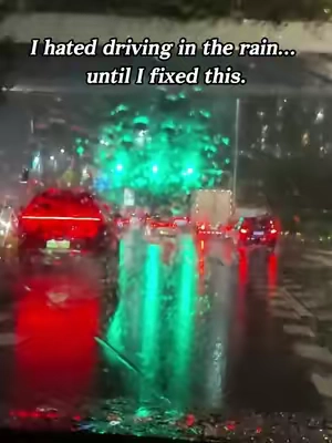 The oil film on the glass can easily lead to dangerous driving during heavy rainstorms and at night#dangerous #CarClean #Windshield #oilfilmcleaner #tiktok