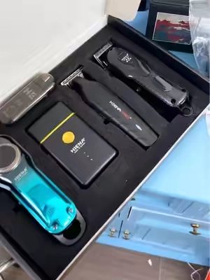 Todavía buscando un regalo para él? 🎁 ¡Olvídate de cosas que no usará! Este kit profesional sí es práctico—consíguelo ya 🔥 #tiktokshopstockup #HairClipper #GiftForHim #MensGrooming #BarberTools