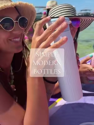 The cutestttt striped prints on these bottles!  #simplemodern #tumbler #waterbottle 