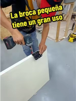 Broca pequeña, gran utilidad! #woodworking #drill #carpenter #DIY #homeimprovement 