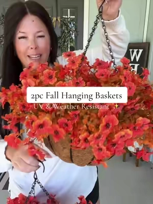#fallflowers #hangingflowers #porchdecor 