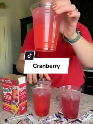 Replying to @Alecia Alexander  Cranberry but make it zero sugar! 🙌🏽 @Singles To Go #cranberryjuice #zerosugardrinks #tiktokshopcreatorpicks #tiktokshopstockup #watertok 