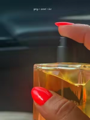 this smells super luxurious. so glad i picked this up. #perfume #scentoftheday 