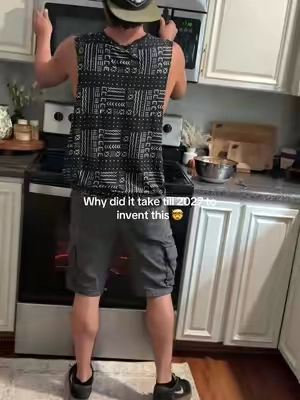 I’ve had microwave covers before but I always stop using them because I get tired of taking them in and out 😂 This Hover Cover magnetic microwave cover stays right inside the microwave and stores up at the top when you’re not using it. Just pull it down to cover your food, then put it back up when you’re done.  #HoverCover #MicrowaveCover #KitchenGadgets #KitchenFinds #MicrowaveHacks 