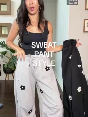 Comfy, stylish, baggy sweatpants that make your waistline look tiny. The perfect casual style for everyday and traveling 🖤🩶🖤🩶 #sweatpants #sweatpantsoutfit #streetwear #comfyandcute #graysweatpants 