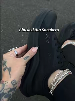 The literall comfiest ☁️ #comfyshoes #walkingshoes #allblackoutfit #falloutfits 