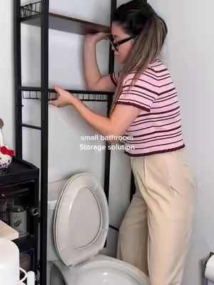 Over the toilet shelf for small bathroom storage solution #bathroomorganization #bathroomstorage #smallbathroom #bathroomorganizer #organizedhome 