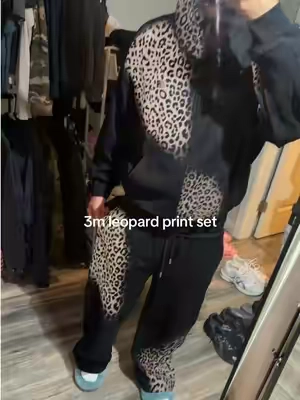 perfect for the fall/christmas season @FDR #outfitinspo #OOTD #fashiontok #cheetahprint #baggy 