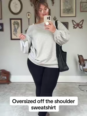 The cutesttt coziest sweatshirt #oversizedsweatshirt #sweatshirtseason #cozyoutfit #plussizefashion #plussizeootd 