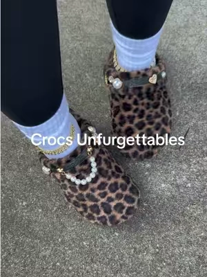 The leopard Crocs Unfurgettables are backkkk 🐆✨🖤 #crocs #crocsseptemberspotlight #crocsunfurgettableslippers #crocsslippers #crocsclogs @Crocs 