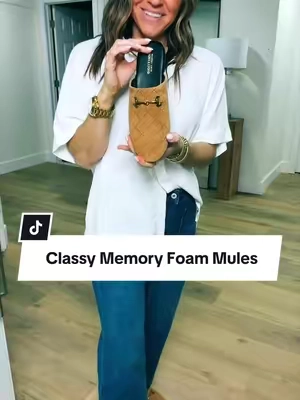 Perfect shoe to dress up a pair of jeans and definitely work friendly! Every detail is 🤌🏼 and so comfortable 😮‍💨 #mulesshoes #sliponshoes #classyshoes #fallshoes #comfortableshoes @Project Cloud 