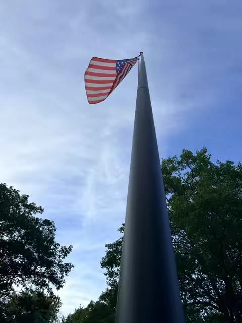 Vevor 25 foot flag pole really dresses up the yard and shows your patronage. Comes with the flag and ropes for lowering. Heavy duty aluminum alley construction and easy to install. Don’t miss out on the free shipping going on now. Get yours before they sell out. #USA #flag #vevor 