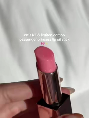 the most beautiful baby pink with the prettiest shimmer <3 elf shimmer slipstick glowy dewy makeup tiktok shop #tiktokshopcreatorpicks #tiktokshopstockup #FallDealsForYou #lipstick #elfcosmetics elf best shimmer stick multipurpose highlighter glowy skin affordable makeup maehni  