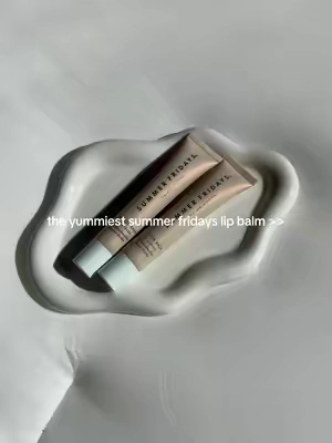 OBSESSED!! so perfect for the holidays too <3 summer fridays toasted marshmallow lip butter balm dry chapped lips tiktok shop #tiktokshopcreatorpicks #tiktokshopstockup #FallDealsForYou #lipbalm #summerfridays summer fridays best hydrating lip balm glossy lips cozy scent lip treatment maehni 