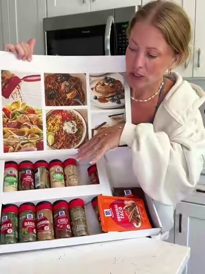 House warming gift idea! McCormick everyday flavor bundle! #housewarminggift #spices #cookinggift #mccormickseasonings @McCormick Spices 