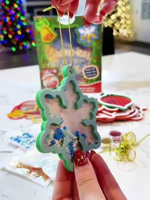 if you’re hosting the holidays with kids this year, put these easy crafts at the kids table so you can finish dinner while they make their own special ornaments 🎄✨ #christmascrafts #holidayhosting #screenfreeactivities #christmaswithkids #tiktokshopstockup 
