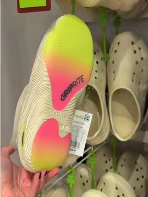 So far out of all the crocs I have tried on these are the softest and most comfortable! @Crocs #crocs #crocsgang #crocs4life #crocsmellow #crocsshoes 