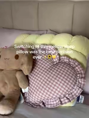 The fluffiest pillow ever! 💛🌻✨ ##mellowsleep##fluffypillow##mellowsleeppillow##authentik