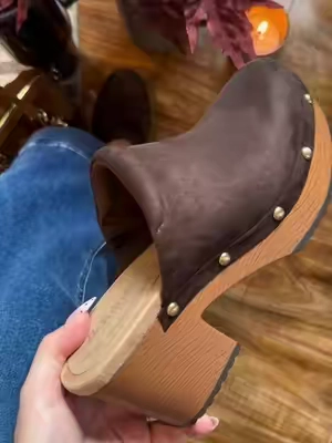 These clogs are perfection for fall! #womensclogs #fallclogs #suedeclogs #drschollsshoes