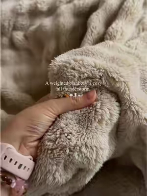 The blanket you’ll never want to put down. 🤎#CozyBedroom #moodyhome #blanket #bedsure #cozy 
