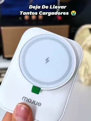 Mi parte favorita: no parece un cargador cuando está plegado.     #charger #WirelessCharging #AppleGear #iPhoneAccessories #tiktokshopstockup  
