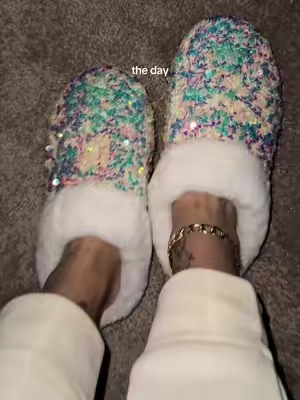 Hope you all have a cozy night.☁️#tiktokshopstockup #slippers #warmslippers #fluffy #night 