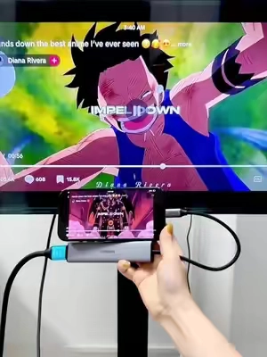 ¿Cómo es que no había descubierto este increíble producto antes? ¡Mi televisor lleva tanto tiempo sin usarse, por fin puedo aprovecharlo!#adaptador #USBCHub #DockingStation #viralvideo #tiktokshopstockup