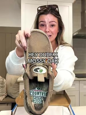 Your guy’s favorite new pair of shoes is here 🦌🎁🧔🏻‍♂️ @HeyDude #heydude #mossyoak #camo #giftformen #mensshoes 