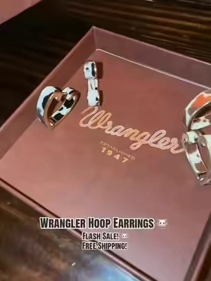 The prettiest Wrangler Heart Hoops #wrangler #wranglerjewelry #westernjewelry #westernfashion 
