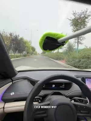 This little windshield brush clears the fog and wipes off every smudge inside your car!!!🥰🧼#car #carwindowcleaning #carcleaning #Tiktokshopstockup #tiktokshopmothersday 