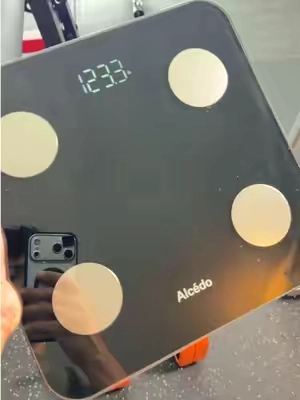 Upgraded from a basic scale and this one makes tracking progress way easier. It connects to the Fitdays app so you can keep up with your weight and other body metrics over time. #Alcedo #SmartScale #FitnessJourney #WeightTracking #TikTokShop 