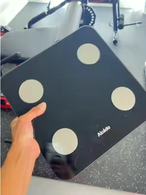 Finally replaced my old scale and I should’ve done it sooner. Being able to look back at my progress in the Fitdays app makes it much easier to see how I’m doing over time. #Alcedo #SmartScale #HealthTracking #FitnessProgress #TikTokMadeMeBuyIt 