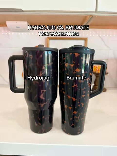 Fall brings all of the tortoise prints and here are some of my favorites from Hydrojug and Brumate! #brumate #hydrojug @HYDROJUG @BrüMate 