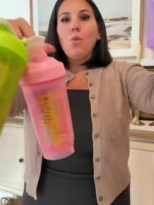 Wellah makes the cutest shaker bottles! There is also a bunch of sampler bundles right now too!  #electrolytes #wellah #creatine 