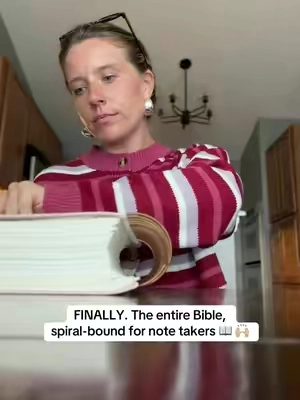 My favorite THICK spiral bound bible would be a perfect gift 💞#notetakingbible #biblenotes #biblejournaling #biblejournal 