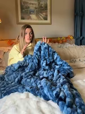 I used to think buying the cheaper option was saving me money…I changed my mind 😅🫢💙🧸☁️ #cozyathome #mommusthave #comfrtdreamerblanket #comfrt #cozyblanket 