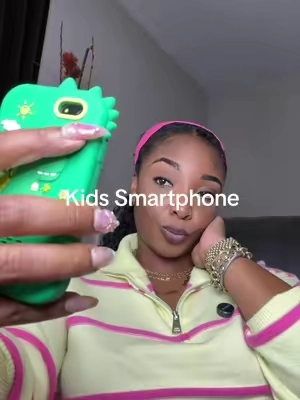 these toddler smartphones make the perfect gift. Super affordable and age appropriate @KOKODI #kokodi #kidstoys #kidssmartphone #toddlerphone #toddlersmartphone 
